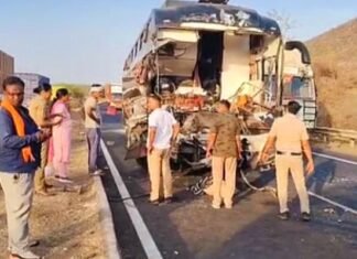 मुंबई-आगरा हाईवे पर दर्दनाक हादसा, कई वाहन आपस में भिड़े, टोल कर्मचारी समेत छह लोगों की मौत मुंबई-आगरा हाईवे