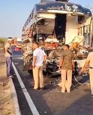 मुंबई-आगरा हाईवे पर दर्दनाक हादसा, कई वाहन आपस में भिड़े, टोल कर्मचारी समेत छह लोगों की मौत मुंबई-आगरा हाईवे