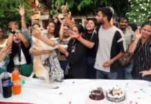 सुप्रीम कोर्ट ने खारिज की डॉग लवर्स की याचिकाएं, दिया सार्वजनिक स्थानों से आवारा कुत्ते हटाने के निर्देश डॉग लवर्स