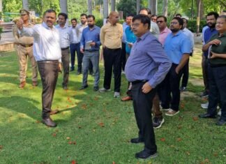 रूमी गेट के पास एलडीए बनाएगा 450 कार-बाइक की पार्किंग, उपाध्यक्ष ने दिया निर्देश, ठेकेदार पर लगाया जुर्माना रूमी गेट पार्किंग