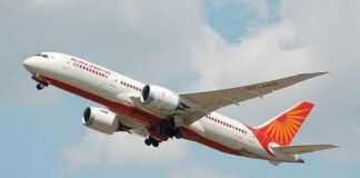 हवा में आठ घंटे अटकी रहीं 230 यात्रियों की सांसें, खराबी के बाद दिल्ली एयरपोर्ट पर हुई फ्लाइट की इमरजेंसी लैंडिंग इमरजेंसी लैंडिंग