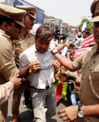 सपा का प्रदर्शन