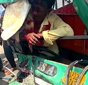 काकोरी में नगर निगम की तेज रफ्तार डंपर ने सवारियों से भरी टैक्सी को मारी टक्कर, वाहन काटकर निकाला गया ड्राइवर भीषण टक्कर