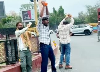 चार संविदाकर्मियों ने मुख्यमंत्री आवास के पास की आत्मदाह की कोशिश, राहगीरों में हड़कंप आत्मदाह की कोशिश