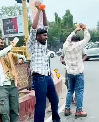 चार संविदाकर्मियों ने मुख्यमंत्री आवास के पास की आत्मदाह की कोशिश, राहगीरों में हड़कंप आत्मदाह की कोशिश