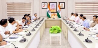 अफसरों से बोले CM योगी, पर्यटन को सिर्फ बुनियादी ढांचे तक न रखें सीमित बैठक