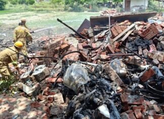 तेज धमाके से उड़ी नगराम की पटाखा फैक्ट्री, युवती की दर्दनाक मौत, युवक की हालत गंभीर पटाखा फैक्ट्री