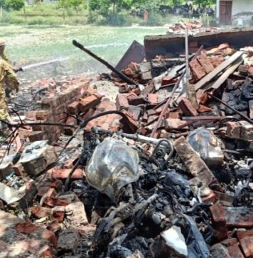तेज धमाके से उड़ी नगराम की पटाखा फैक्ट्री, युवती की दर्दनाक मौत, युवक की हालत गंभीर पटाखा फैक्ट्री