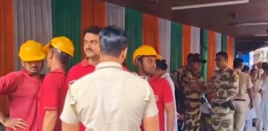 TMC सांसद अभिषेक बनर्जी के आवास पर पुलिस की छापेमारी, PA की तलाश में पहुंची टीम छापेमारी
