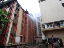 जवाहर भवन की चौथी मंजिल पर लगी भीषण आग, मचा हड़कंप जवाहर भवन