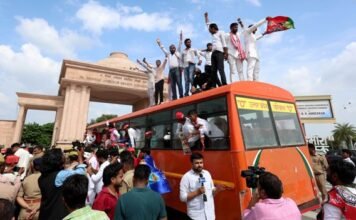 फीस बढ़ोतरी की वापसी व छात्रसंघ चुनाव के लिये समाजवादी छात्रसभा ने किया प्रदर्शन समाजवादी छात्रसभा