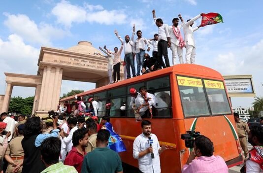 फीस बढ़ोतरी की वापसी व छात्रसंघ चुनाव के लिये समाजवादी छात्रसभा ने किया प्रदर्शन समाजवादी छात्रसभा