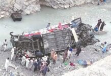 पाकिस्तान में दर्दनाक हादसा, खाई में गिरी ओवरलोडेड बस, 40 यात्रियों की मौत दर्दनाक हादसा