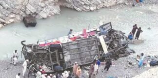 पाकिस्तान में दर्दनाक हादसा, खाई में गिरी ओवरलोडेड बस, 40 यात्रियों की मौत दर्दनाक हादसा