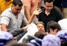 जंतर-मंतर से जबरन सोनम वांगचुक को हॉस्पिटल ले गई पुलिस, पत्नी गीतांजलि ने दी चेतावनी सोनम वांगचुक