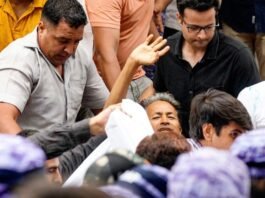 जंतर-मंतर से जबरन सोनम वांगचुक को हॉस्पिटल ले गई पुलिस, पत्नी गीतांजलि ने दी चेतावनी सोनम वांगचुक
