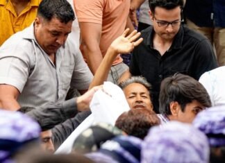 जंतर-मंतर से जबरन सोनम वांगचुक को हॉस्पिटल ले गई पुलिस, पत्नी गीतांजलि ने दी चेतावनी सोनम वांगचुक