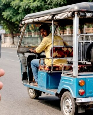 एक ऐप से बीच सड़क बंद हो रहा ई-रिक्शा, केंद्र सरकार ने ऐप को Google व Apple से हटाने का निर्देश ई-रिक्शा