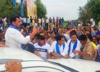 SSP थप्पड़ कांड के बाद पुलिस ने चंद्रशेखर को रोका, नोकझोंक के बाद मेरठ पहुंचे सांसद, पूछा क्या छिपा रहे चंद्रशेखर आजाद