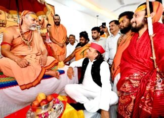 शंकराचार्य से मुलाकात कर बोले अखिलेश, धर्म को अधर्मियों के चंगुल से मुक्त कराने पर हुई चर्चा अखिलेश यादव