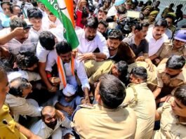 राहुल गांधी व प्रियंका की हिरासत के विरोध में लखनऊ में कांग्रेस का प्रदर्शन यूपी कांग्रेस