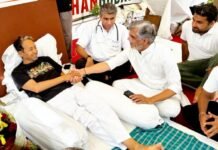 सोनम वांगचुक से मिल पवन खेड़ा की अपील, ‘जान जोखिम में न डालें, ये सरकार नहीं सुनती लोकतांत्रिक विरोध’ पवन खेड़ा