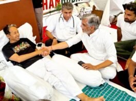 सोनम वांगचुक से मिल पवन खेड़ा की अपील, ‘जान जोखिम में न डालें, ये सरकार नहीं सुनती लोकतांत्रिक विरोध’ पवन खेड़ा