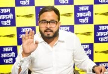 AAP ने की मांग, छात्रों को ‘देशद्रोही’ बताने वाले योगी सरकार के मंत्री का इस्तीफा लें राज्यपाल वंशराज दुबे