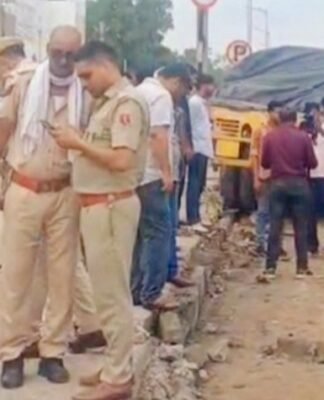 बेकाबू ट्रॉले ने पूरे परिवार को रौंदा, तीन बच्चों समेत चार की मौत परिवार को रौंदा