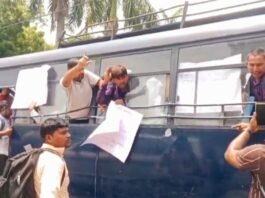 69 हजार शिक्षक भर्ती दलित-पिछड़े अभ्यर्थियों ने शिक्षा मंत्री आवास का घेराव, गाड़ी में भरकर ले गई पुलिस शिक्षक भर्ती