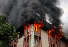 जवाहर भवन की चौथी मंजिल पर लगी भीषण आग, मचा हड़कंप जवाहर भवन में आग