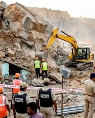 बेंगलुरु पत्थर खदान में चट्टान गिरने से नौ मजदूरों की दर्दनाक मौत पत्थर खदान