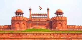 पुलिस कंट्रोल रूम को कॉल कर दी लाल किले को बम से उड़ाने की धमकी, मचा हड़कंप लाल किला