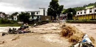 जम्मू-कश्मीर में भारी बारिश, पुंछ में फ्लैश फ्लड से दस की मौत, चंबा में भूस्खलन से सड़क बंद फ्लैश फ्लड