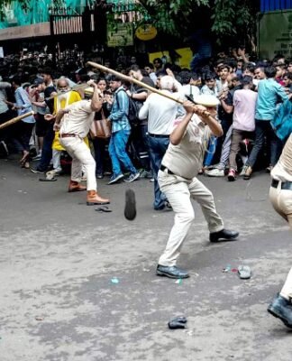 छात्रों से बर्बरता मामले में याचिकाकर्ता से बोला सुप्रीम कोर्ट, वीडियो देखने का नहीं है समय छात्रों से बर्बरता