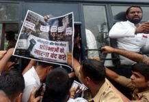 लखनऊ में जौहर यूनिवर्सिटी व ‘CJP’ के समर्थन में सड़क पर उतरे छात्र, प्रदर्शन में पुलिस से धक्का-मुक्की लखनऊ में प्रदर्शन