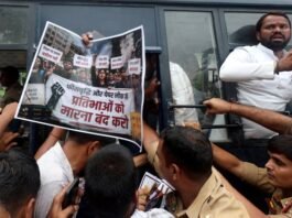 लखनऊ में जौहर यूनिवर्सिटी व ‘CJP’ के समर्थन में सड़क पर उतरे छात्र, प्रदर्शन में पुलिस से धक्का-मुक्की लखनऊ में प्रदर्शन