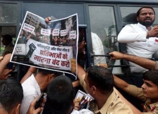 लखनऊ में प्रदर्शन