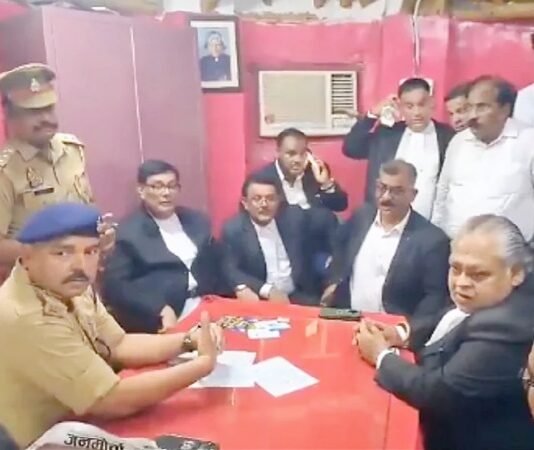 चंपत राय-गोपाल राव व अनिल मिश्रा पर हो FIR, चढ़ावा चोरी में वकीलों ने पुलिस को दी शिकायत चढ़ावा चोरी