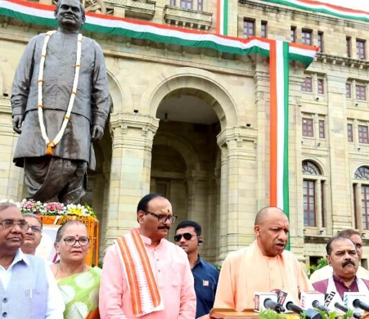 पुण्यतिथि पर अटल बिहारी वाजपेयी को श्रद्धांजलि अर्पित कर CM योगी ने कहा, पद-दल से ऊपर उठ हमेशा राष्ट्र को रखा सर्वोपरि अटल बिहारी