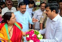 17 बार की कॉल पर नहीं उठा एटा DM फोन, कैबिनेट मंत्री ने लगाई क्लास, पूछा क्या आप प्रोटोकॉल में हमसे बड़े बेबी रानी मौर्य