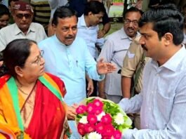 17 बार की कॉल पर नहीं उठा एटा DM फोन, कैबिनेट मंत्री ने लगाई क्लास, पूछा क्या आप प्रोटोकॉल में हमसे बड़े बेबी रानी मौर्य