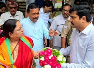17 कॉल पर भी DM एटा ने नहीं उठाया बेबी रानी मौर्या का फोन, नाराज कैबिनेट मंत्री ने अरविंद सिंह से पूछा, प्रोटोकॉल में आप है बड़े बेबी रानी मौर्य