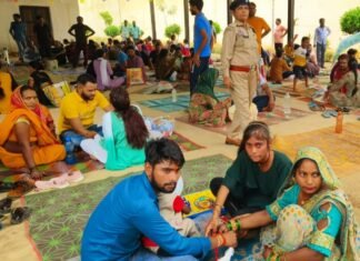लखनऊ जेल में रक्षाबंधन पर बहनों ने बांधी भाईयों को राखी रक्षाबंधन