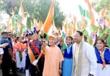 तिरंगा यात्रा में सीएम योगी ने शहीदों को श्रद्धांजलि, कही ये बात तिरंगा यात्रा