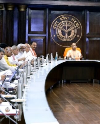 60 साल से ऊपर की महिलाओं को फ्री बस यात्रा समेत योगी की कैबिनेट ने कई प्रस्ताव को दी मंजूरी यूपी कैबिनेट