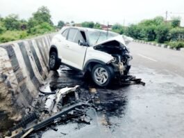 कार एक्सीडेंट में अतीक अहमद के बेटे समेत दो युवकों की मौत, तीन घायल, भाई से जेल में मिलने जा रहा था आबान आबान अहमद