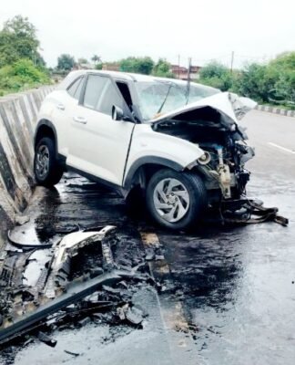 कार एक्सीडेंट में अतीक अहमद के बेटे समेत दो युवकों की मौत, तीन घायल, भाई से जेल में मिलने जा रहा था आबान आबान अहमद