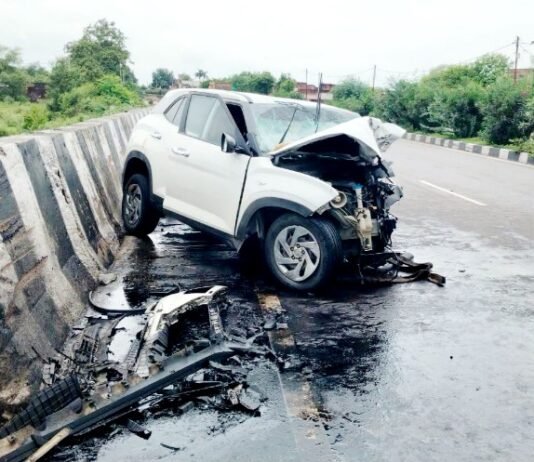 कार एक्सीडेंट में अतीक अहमद के बेटे समेत दो युवकों की मौत, तीन घायल, भाई से जेल में मिलने जा रहा था आबान आबान अहमद