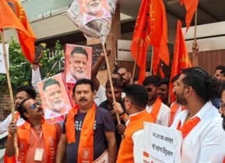 चंदा चोरी मामले में पप्पू यादव के खिलाफ लखनऊ में प्रदर्शन, निकाली गयी शवयात्रा प्रदर्शन